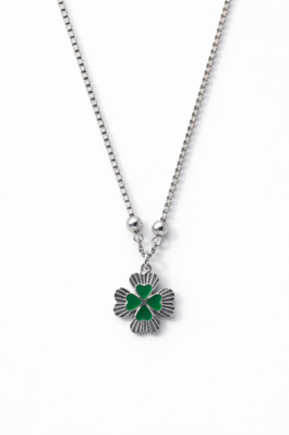 Yeşil Yonca Figürlü Çelik Kolye – Şans ve Zarafet Simgesi