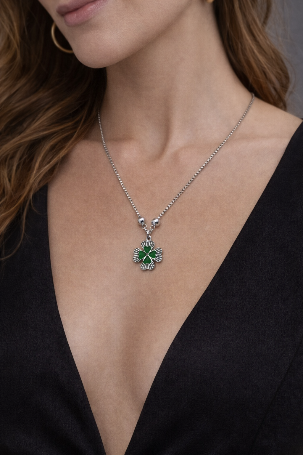 Yeşil Yonca Figürlü Çelik Kolye – Şans ve Zarafet Simgesi - Görsel 2